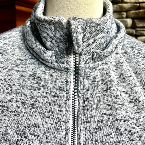 WARM, LONG LINE, HEATHER GRAY ZIP UP JACKET WITH DETACHABLE HOOD. SIZE MEDIUM - Picture 4 of 14